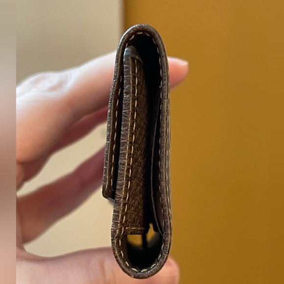 Gucci Monogram Four Key Holder With 16 Inch Unbranded Gold Chain - Picture 4 of 16